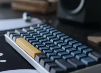 Jak používat dvě klávesnice na jednom počítači